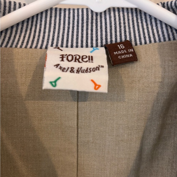 NWT boys size 16 seersucker blazer, fully lined & includes a navy pocket square - Picture 3 of 7